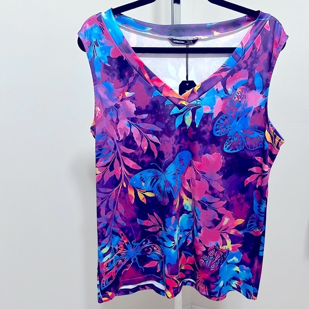 NWT Noracora Large V-Neck Multicolor Sleeveless Top.